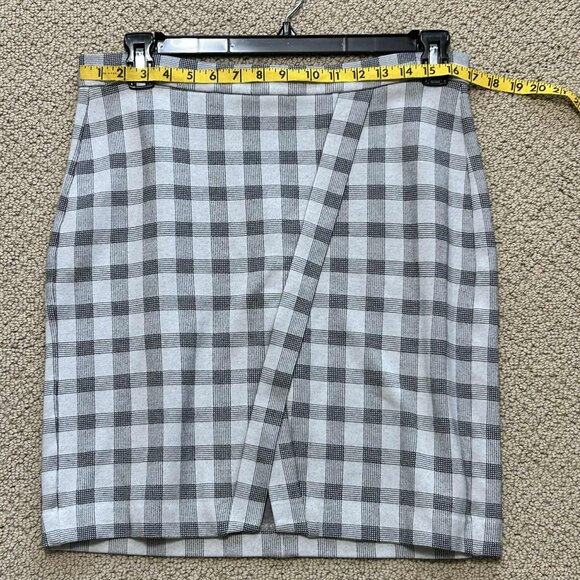 CAbi 5303 Valentina Ponte Knit Skirt Gray Plaid, Faux Wrap, Slit, Size 10 - Picture 6 of 7